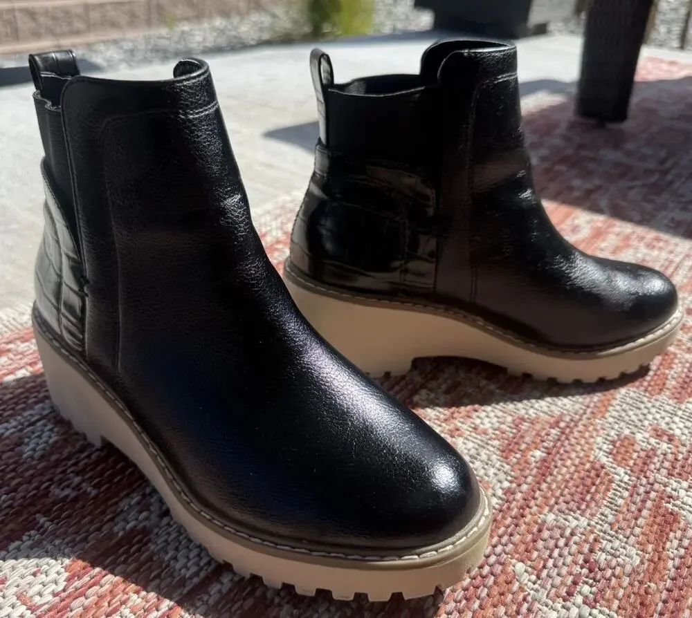 DV by Dolce Vita Black Chelsea Boots Women’s Size 6 Worn Once Excellent